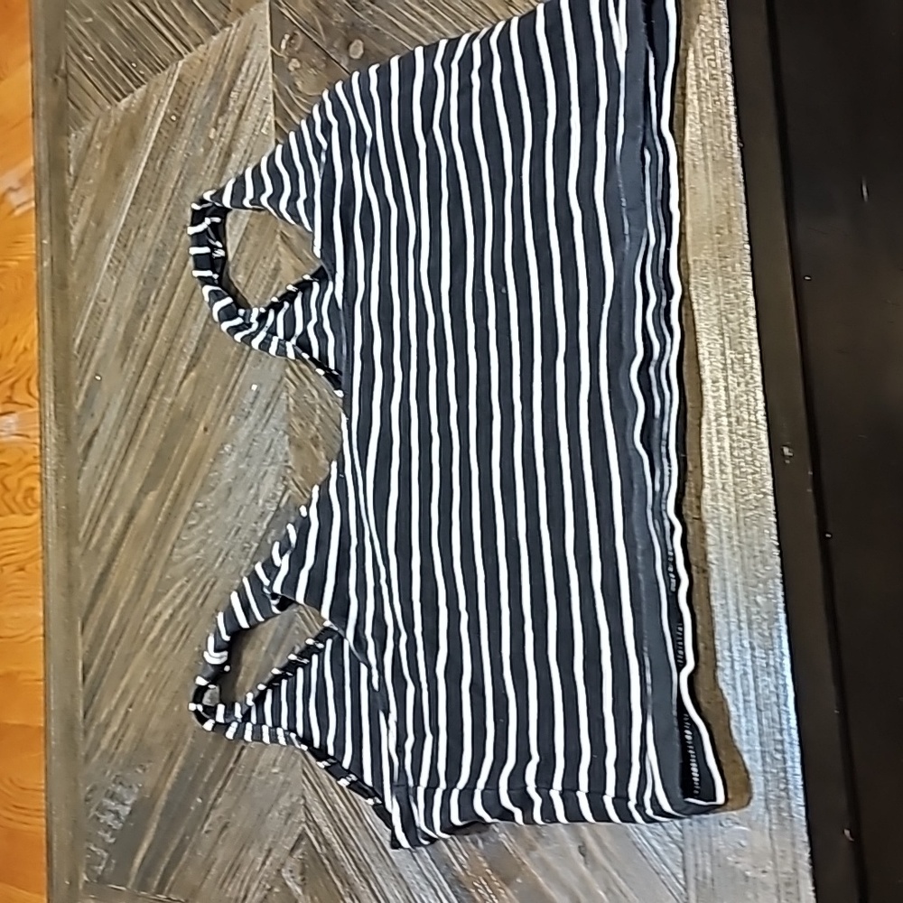 Forever 21 crop top. Black / White Size L